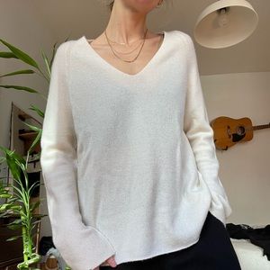 Vince cream/white 100% cashmere sweater